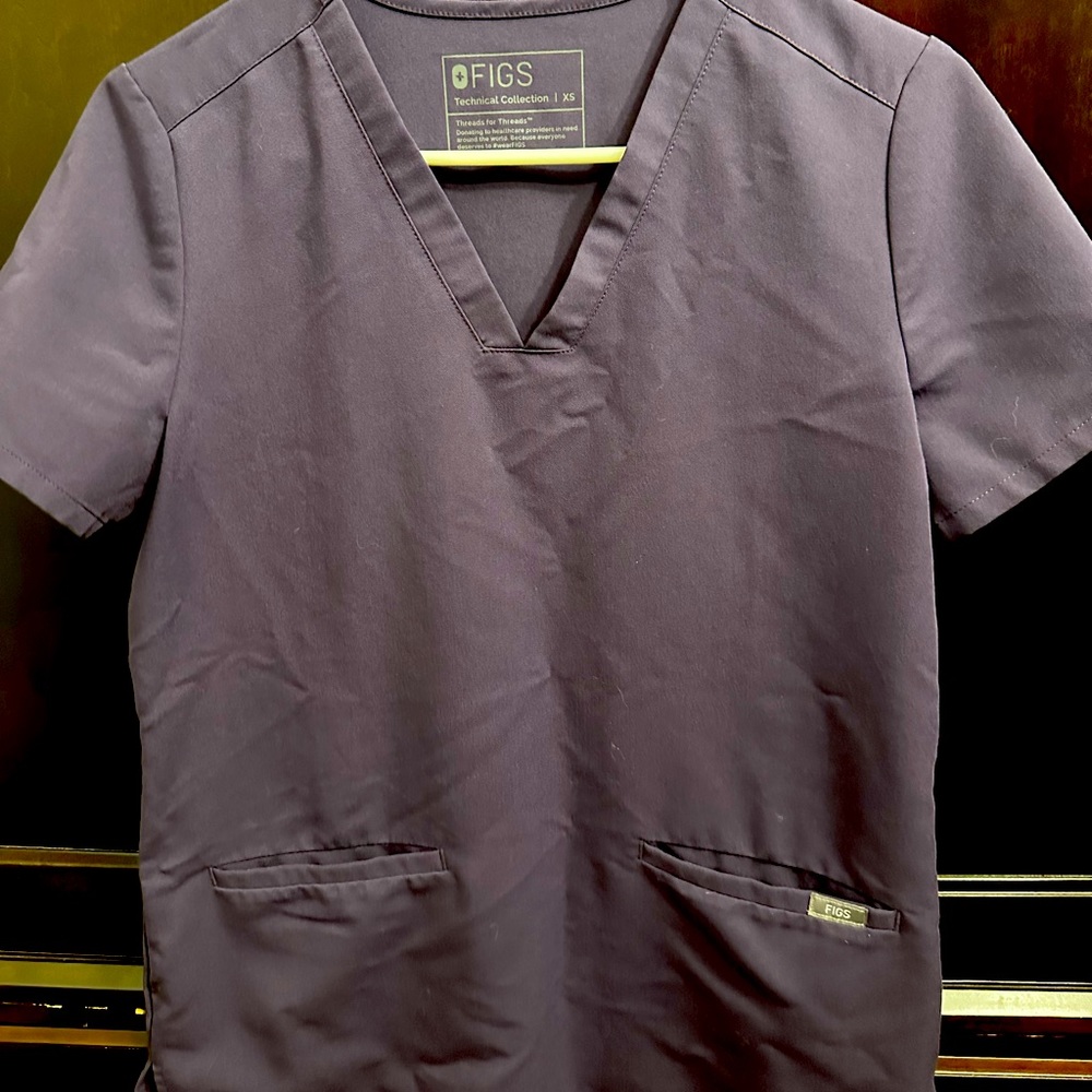 Figs purple shadow top xs